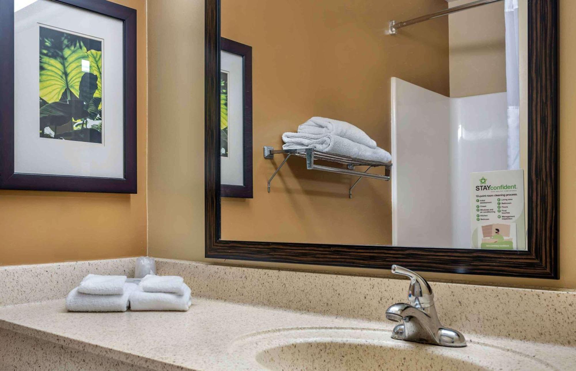 Hotel Suburban Studios Indianapolis