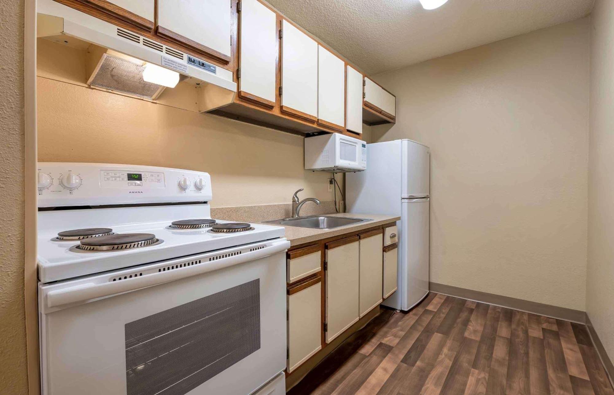 Suburban Studios Hotel