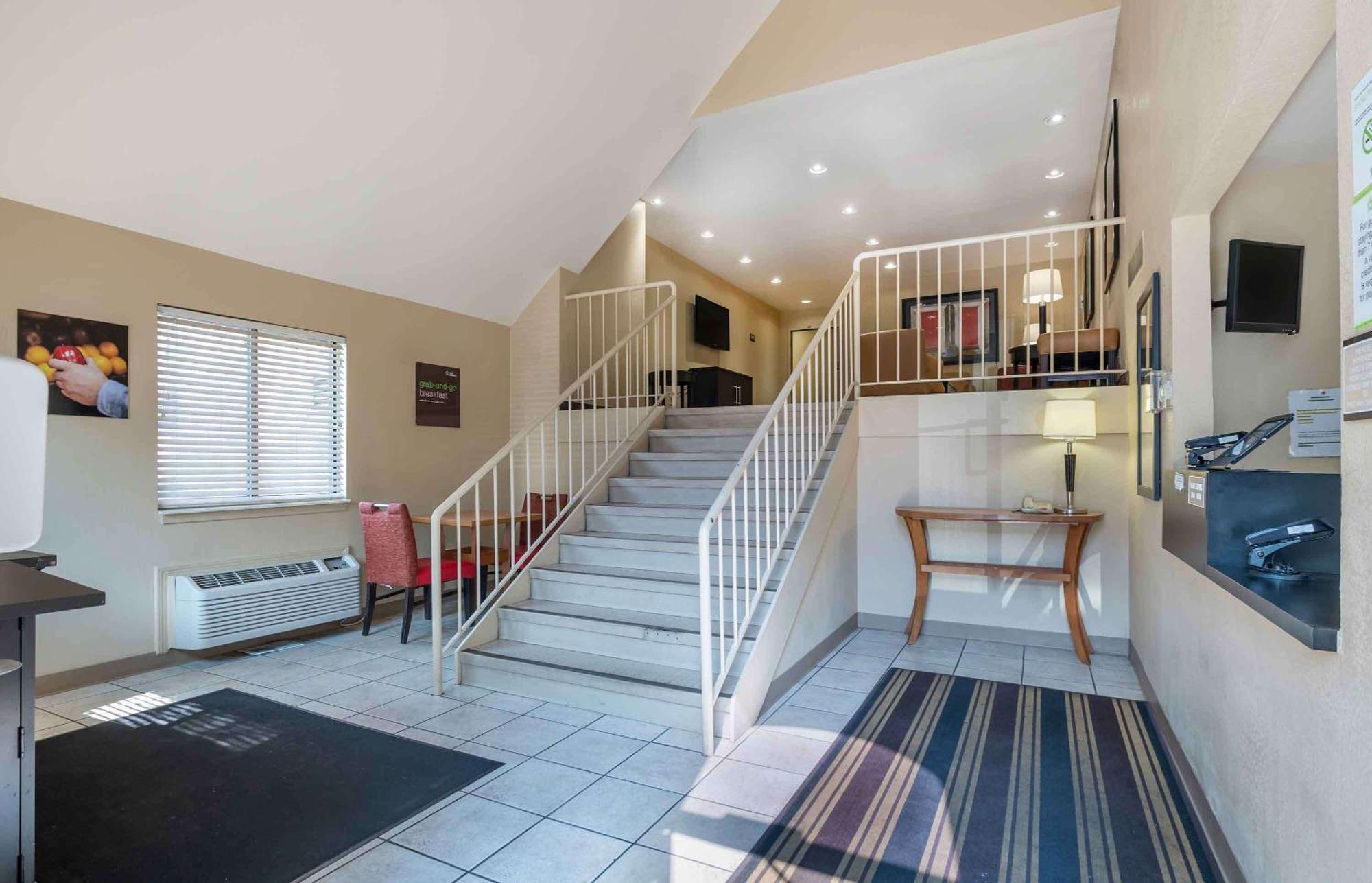 Hotel Suburban Studios