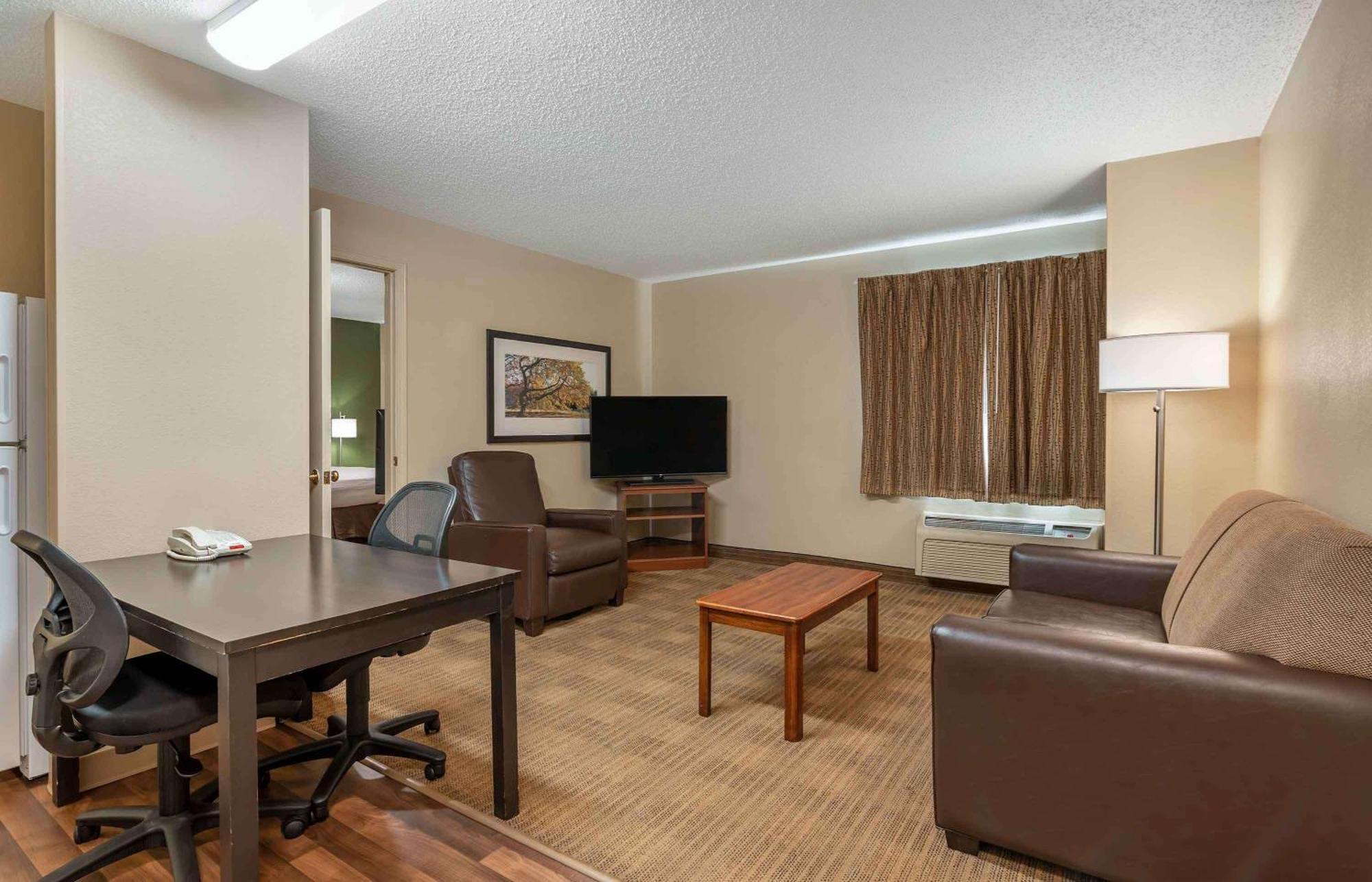 Hotel Suburban Studios