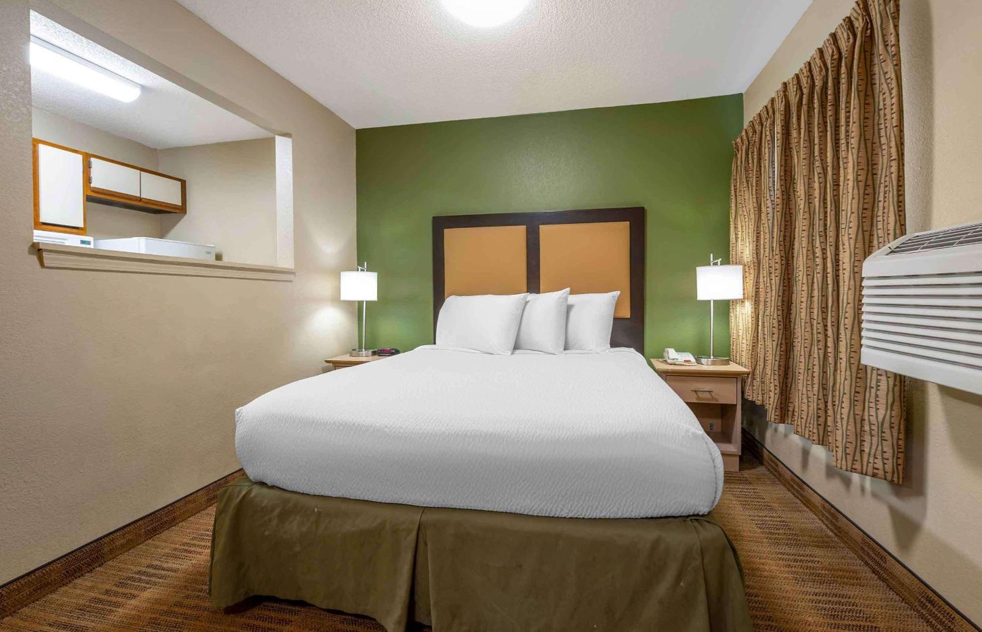 Hotel Suburban Studios